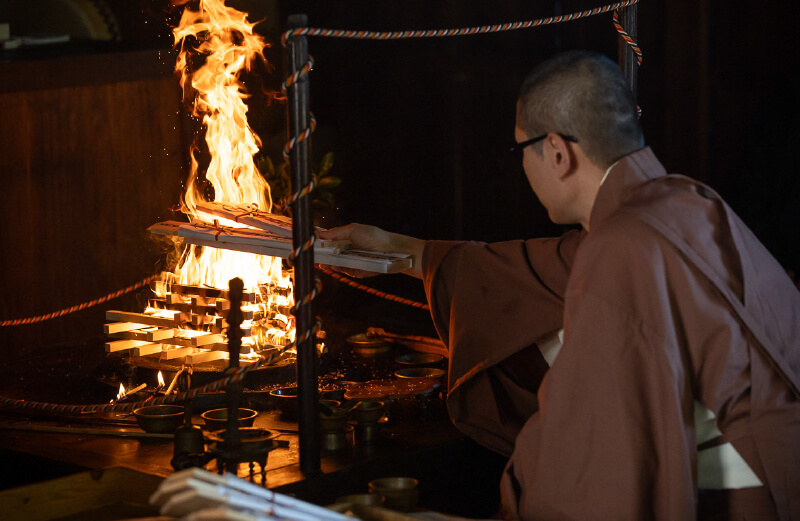 護摩祈祷の様子